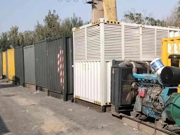 泾阳200KW柴油发电机机组每小时油耗是多少？